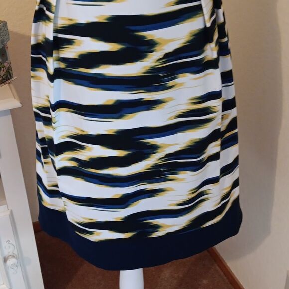 Luxe By Carmen Marc Valvo Stylish Black,Yellow And Blue Colorblock Dress - Picture 3 of 9